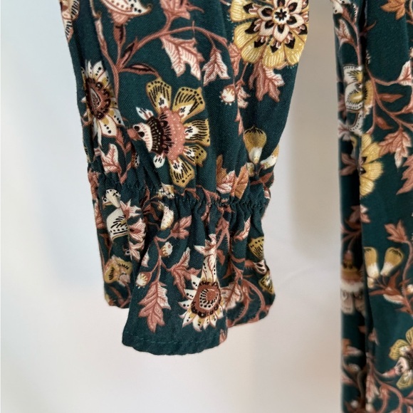 Live To Be Spoiled Green Floral Button Front Tie-Hem Blouse – Size S Boho Style - Picture 4 of 9